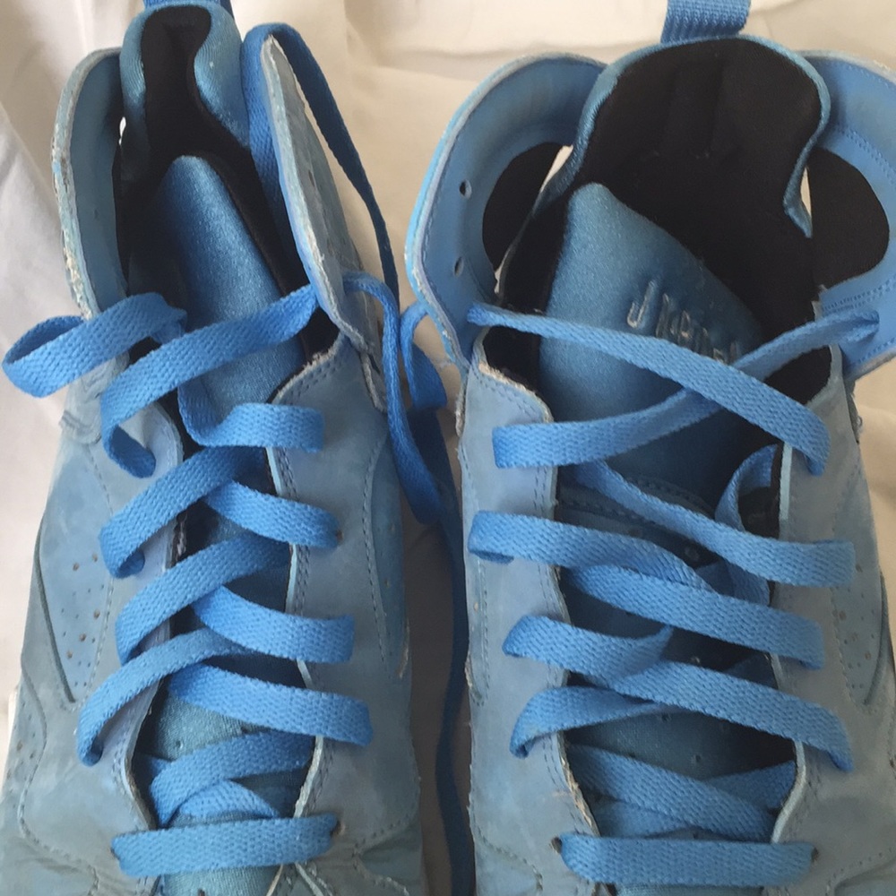 Baby blue Jordan 7’s pantone